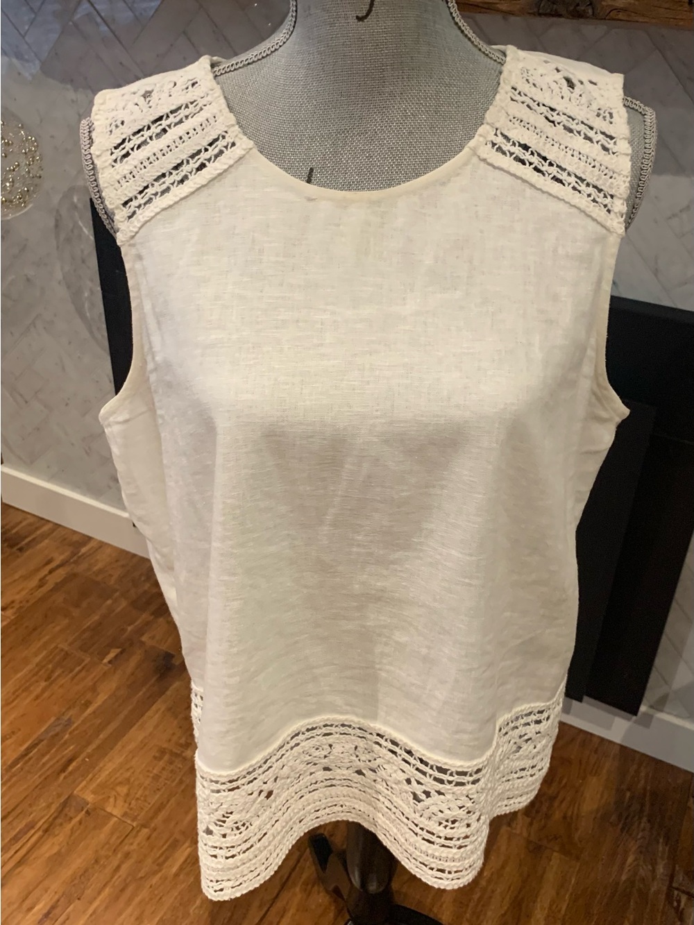 Simply Vera Vera Wang Ivory Crochet Trim Tank